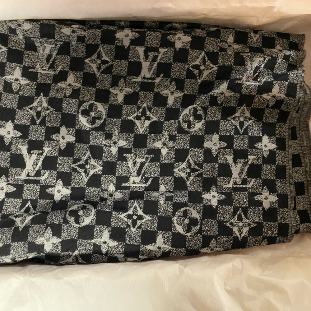 Louis Vuitton Men’s Scarf Black and White Damier with LV Print Silk/Wool NWT/Box